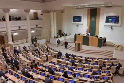 Законопроект об иноагентах принят парламентом Грузии в первом чтении