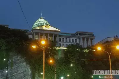 В Тбилиси прекратили выдачу британских виз из-за протестов