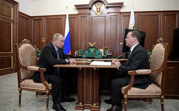 Путин встретился с Медведевым