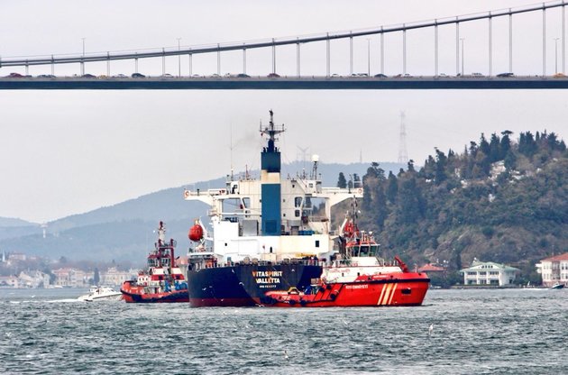 Босфор и Дарданеллы собрали "пробки" из танкеров - СМИ
