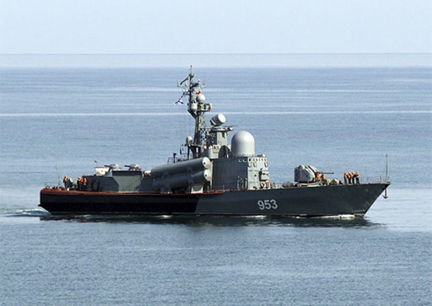 Российские ракетные катера "уничтожили" истребителей "противника" в Черном море