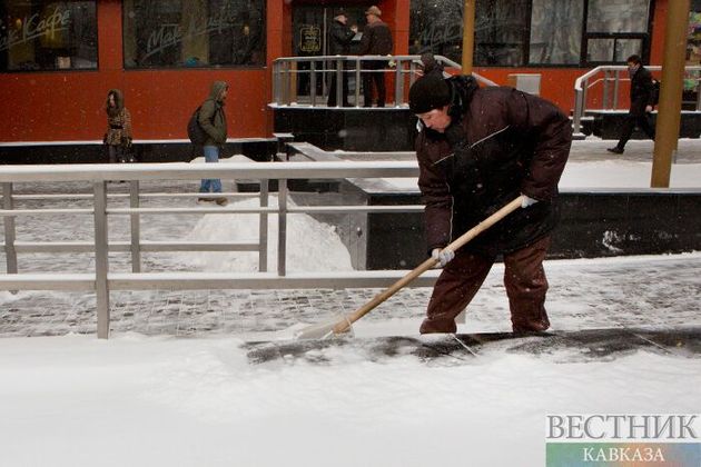 Московское метро будут очищать от снега всю ночь 