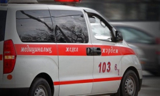 Машина влетела в остановку в Алматы, есть жертва