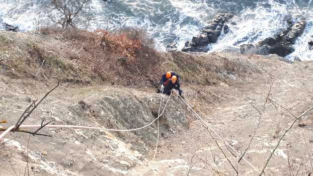 Спасатели сняли со скалы жителя Карелии в Геленджике