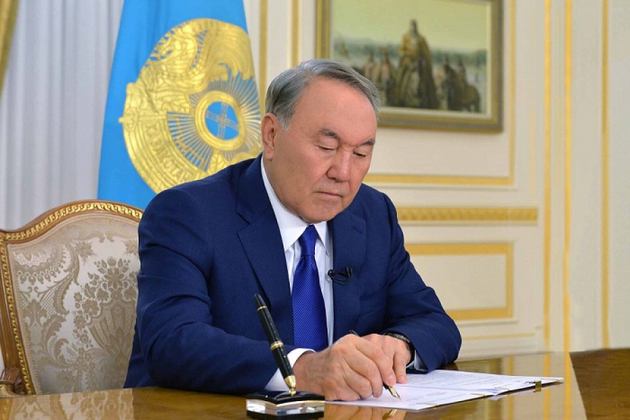 Назарбаев принял отставку правительства