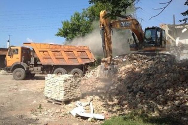 В Симферополе демонтировали 46 незаконных торговых объектов 