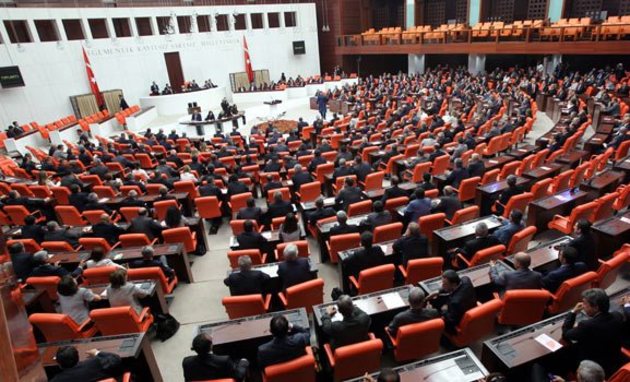Мустафа Шентоп возглавил турецкий парламент