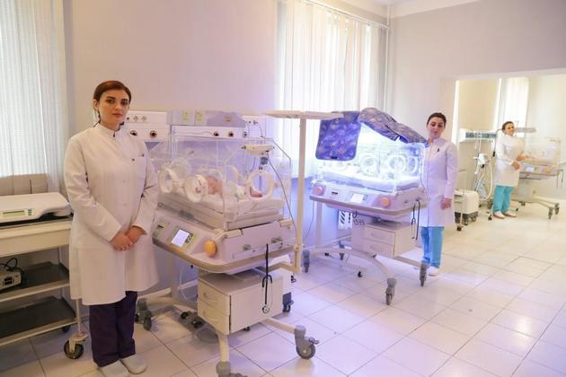 Лейла Алиева побывала в роддоме №2 в Сабунчинском районе Баку