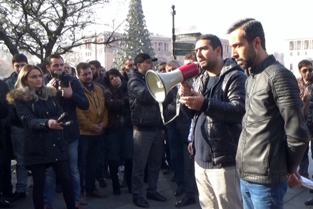 "Правый руль" в Армении протестует против неторопливости властей