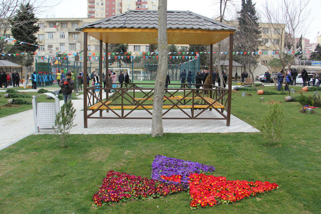 В рамках проекта "Наш двор" жители Баку получили очередной благоустроенный двор