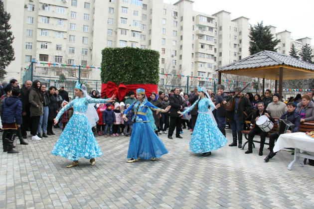 В рамках проекта "Наш двор" жители Баку получили очередной благоустроенный двор