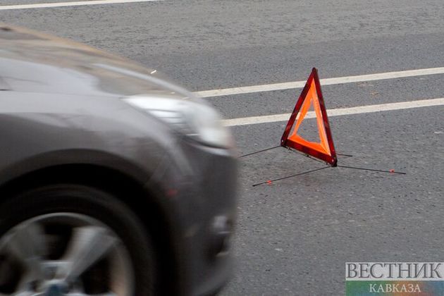 Ухабы спровоцировали две аварии подряд на плохо отремонтированной дороге в Армении