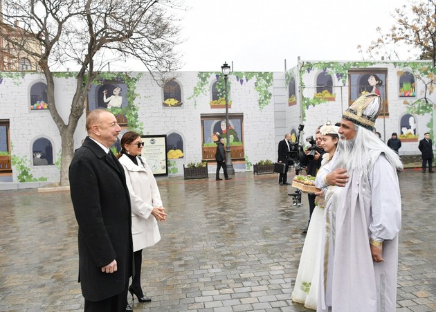 Ильхам Алиев и Мехрибан Алиева участвуют во всенародном празднестве по случаю Новруза в Баку