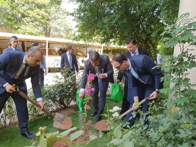 Представители дипкорпуса Азербайджана в Пакистане посадили деревья в 96-ю годовщину со дня рождения Гейдара Алиева