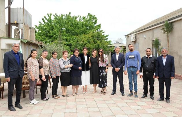Мехрибан Алиева побывала в поселке Кюрдаханы в Баку