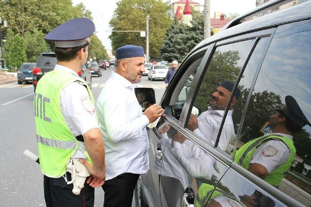 Дагестанские муфтии вышли на помощь ГИБДД Махачкалы