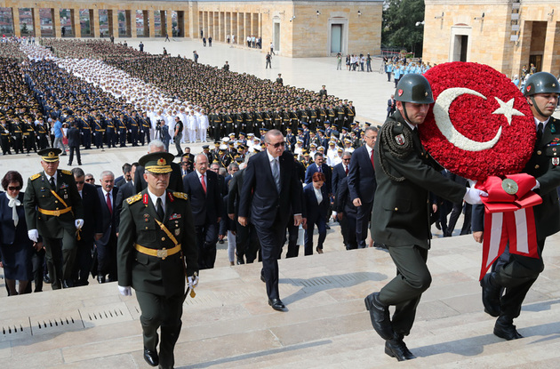 Народ Турции празднует 97-ю годовщину победы в битве при Думлупынаре
