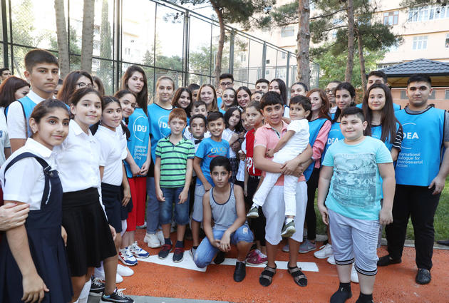Лейла Алиева поучаствовала в открытии очередного двора в Баку, благоустроенного по проекту "Наш двор"