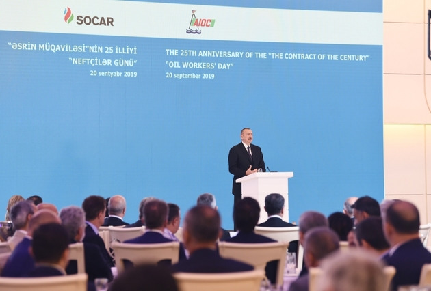 В Центре Гейдара Алиева в Баку прошла церемония в честь 25-летия "Контракта века" и Дня нефтяников