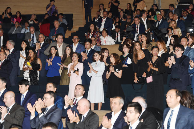Мехрибан Алиева приняла участие в церемонии закрытия II "Фестиваля поэзии, искусства и духовности – Насими"