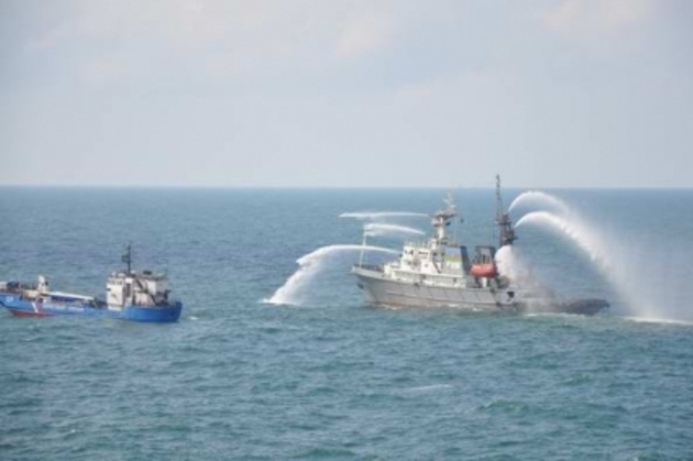 Азербайджанские спасатели ищут на Каспии пропавших рыбаков