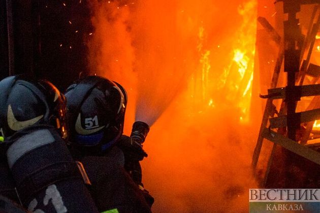 Казахстанские огнеборцы тушили пожар в гостиничном комплексе Петропавловска
