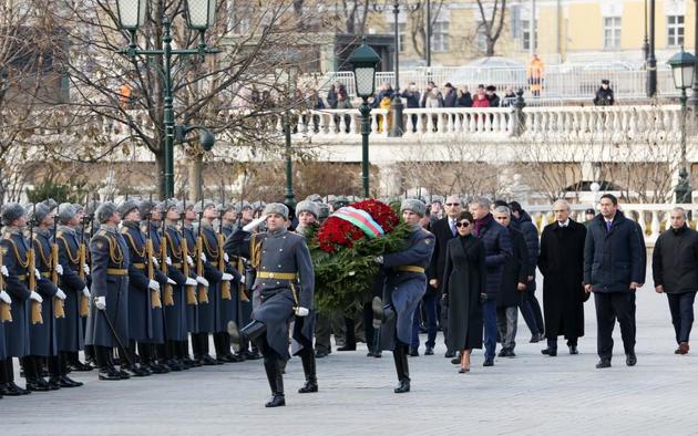 Мехрибан Алиева посетила могилу Неизвестного солдата в Москве 