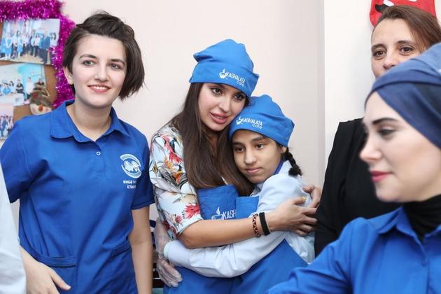 Мехрибан Алиева посетила учреждения для детей с особенностями развития в Баку