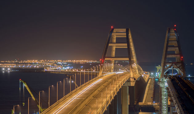 Количество поездов по мосту в Крым увеличится