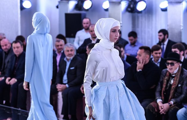 Дом моды Айшат Кадыровой показал новую коллекцию в Париже 