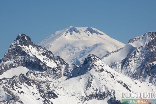 Со склона Эльбруса эвакуировали трех альпинистов 