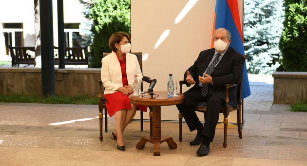 Супруга президента Армении тоже заразилась COVID-19 в Лондоне