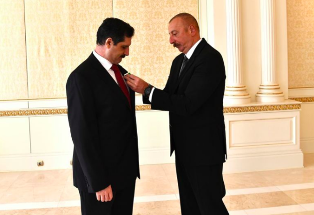 Ильхам Алиев наградил посла Турции в Азербайджане орденом "Достлуг"