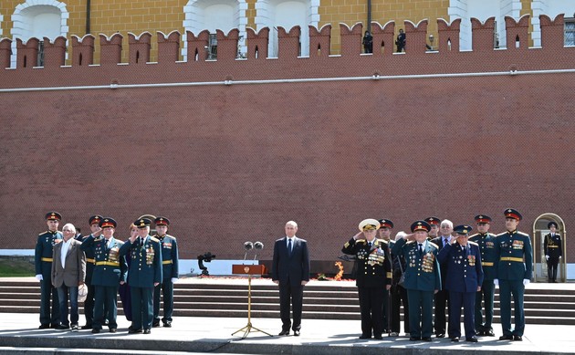 Владимир Путин возложил цветы к Могиле Неизвестного Солдата (ФОТО, ВИДЕО)