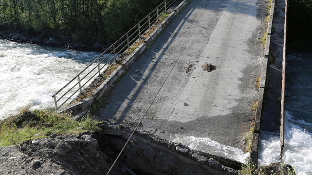 Рухнувший в Абхазии мост отрезал от цивилизации села и две погранзаставы