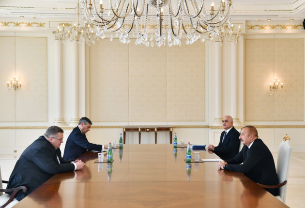 Ильхам Алиев и Алексей Оверчук обсудили работу трехсторонней группы 