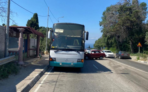 Смертельное ДТП с рейсовым автобусом произошло в Крыму (ФОТО)