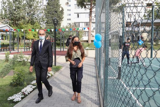 Лейла Алиева поучаствовала в открытии очередного двора в рамках проекта "Наш двор" в Баку (ФОТО)