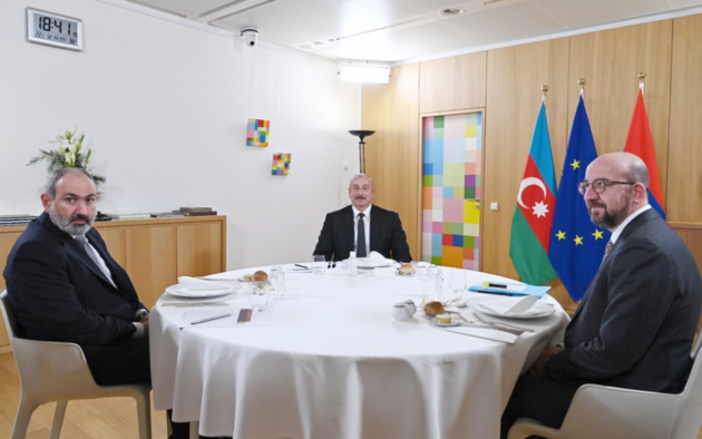 Источник: участники саммита "Восточного партнерства" приветствовали встречу Алиева и Пашиняна