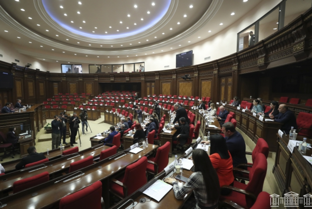 В армянском парламенте почтили минутой молчания память жертв событий 1 марта 2008 года