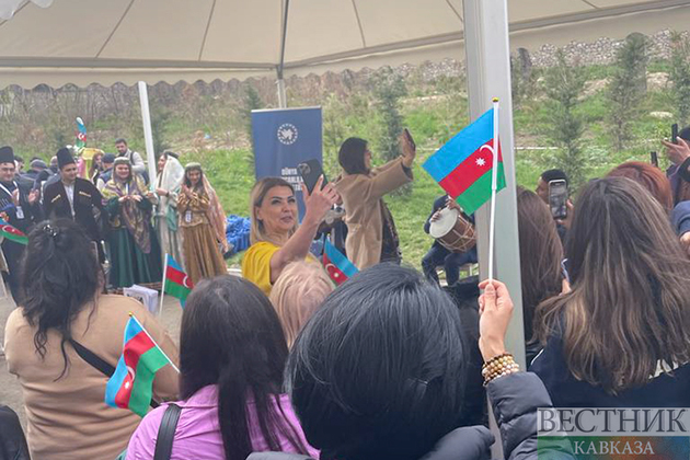 Первых делегатов V Съезда азербайджанцев мира встречают в Шуше (ВИДЕО)