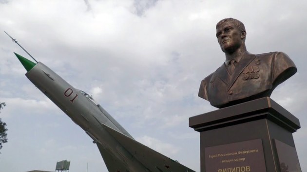 Под Идлибом установили монумент Герою России Роману Филипову