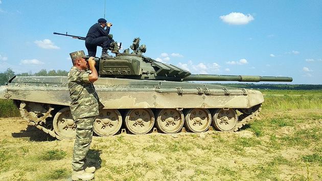 Азербайджанские военные прибыли на конкурс "Танковый биатлон" в Россию
