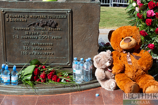 "Дети не должны умирать". В Москве вспоминают жертв бесланской трагедии