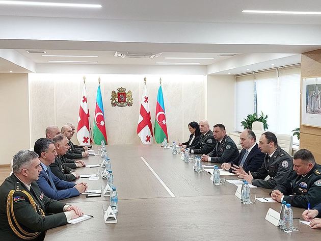 Начальник Генштаба ВС Азербайджана провел переговоры с главой Минобороны Грузии