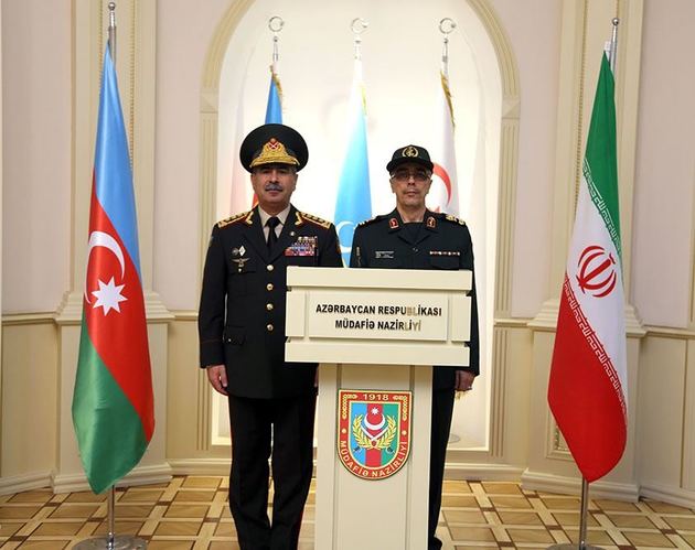 Глава Минобороны Азербайджана провел телефонный разговор с начальником Генштаба ВС Ирана