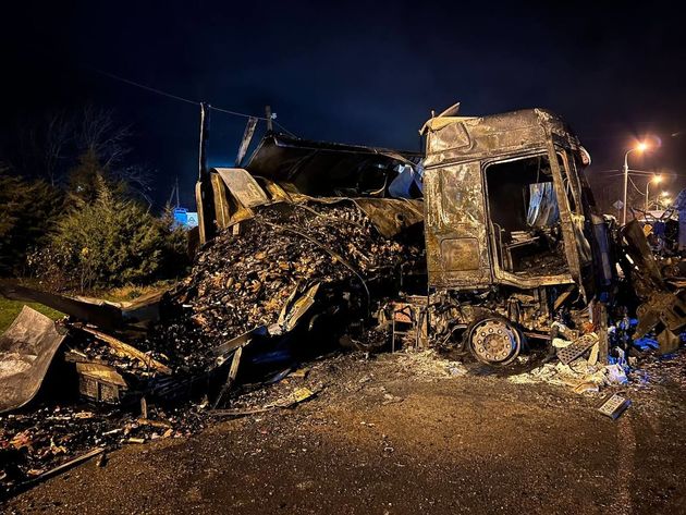 В ночном ДТП под Краснодаром сгорели два грузовика