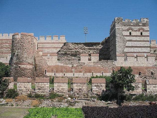 Что осталось от стен Константинополя и где их увидеть в Стамбуле?