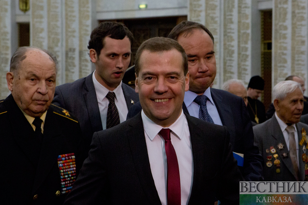Медведев провел фотосессию ночной Астаны