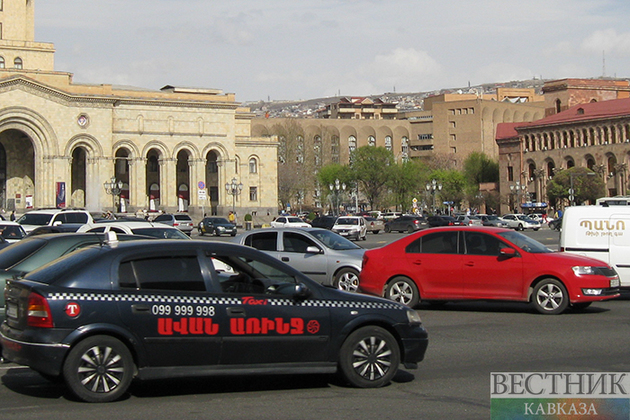 Сторонники Пашиняна собираются на площади Республики в Ереване